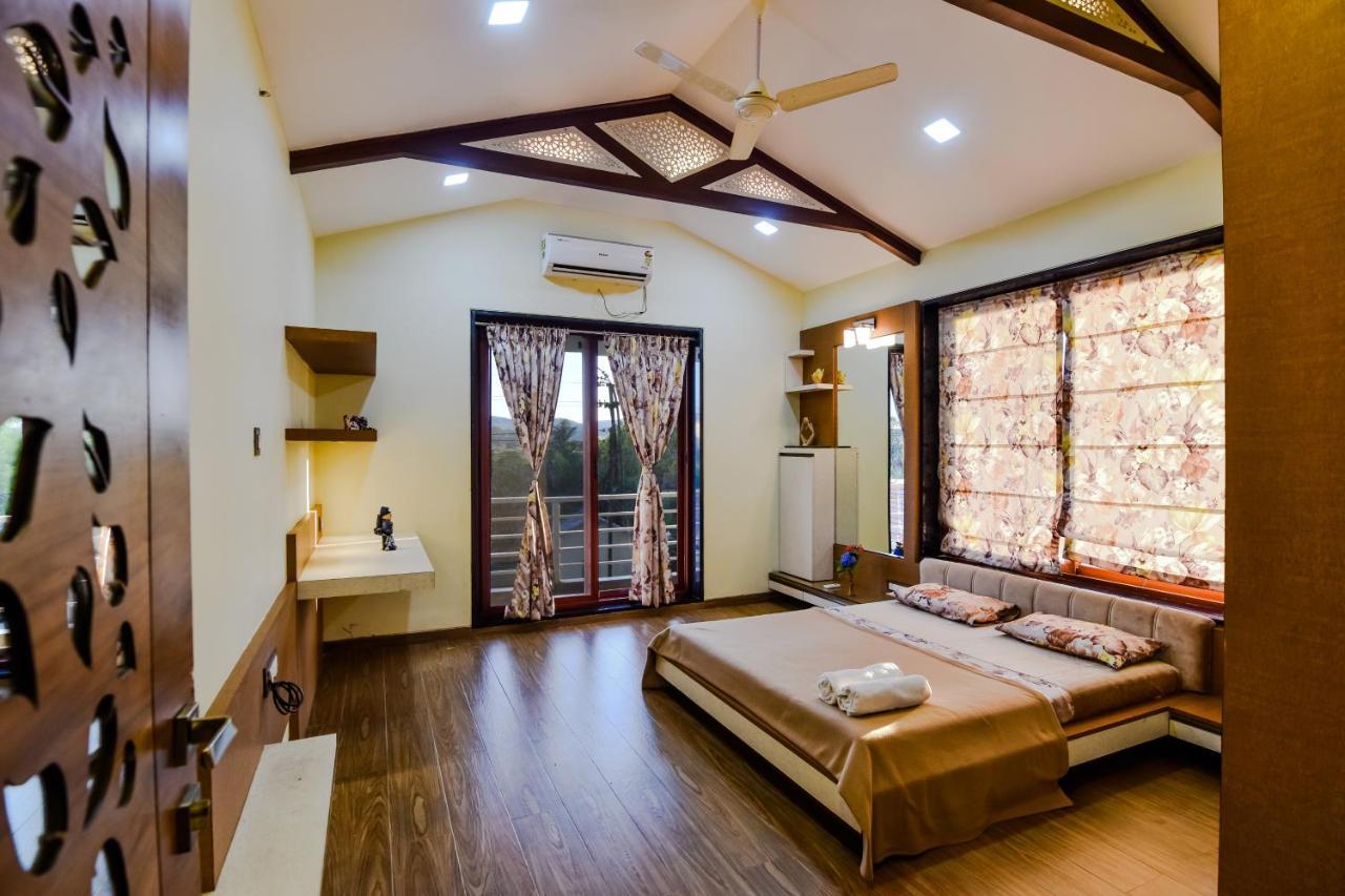 Lifeline Villas - Luxurious Taraangan 4 Mountain View Villa With Biggest Pool And Huge Open Area Лонавала Экстерьер фото